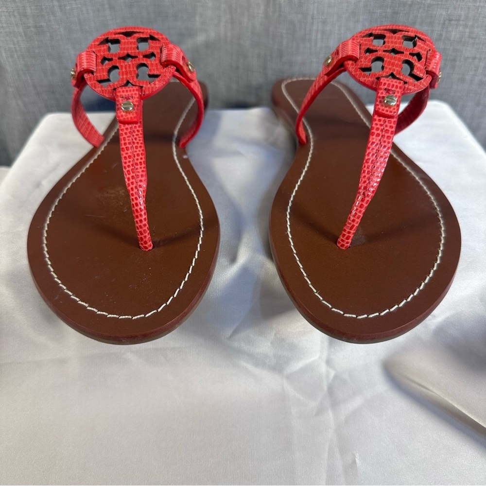 Tory Burch Mini Miller Flat Thong Micro Tejus Print Leather Sandals. Size 8 - Picture 4 of 9